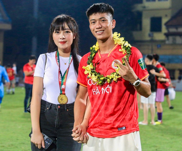 Phan Văn Đức: Hành Trình Vươn Cao của Tài Năng Trẻ Bóng Đá Việt Nam