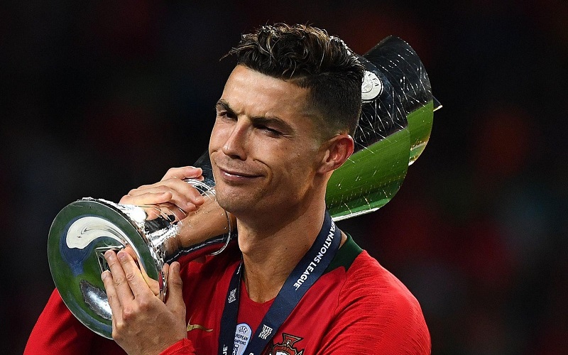 CR7 cùng đội tuyển Bồ Đào Nha vô địch Euro